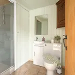 펜션 Willow Lodge, District Shepherd Hut With Hot Tub *
