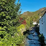 펜션 Willow Lodge, District Shepherd Hut With Hot Tub *