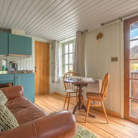 Willow Lodge, District Shepherd Hut With Hot Tub * 코니스턴