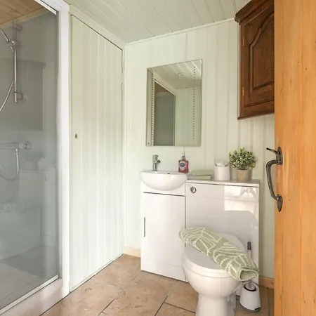 Feriehus Willow Lodge, District Shepherd Hut With Hot Tub *