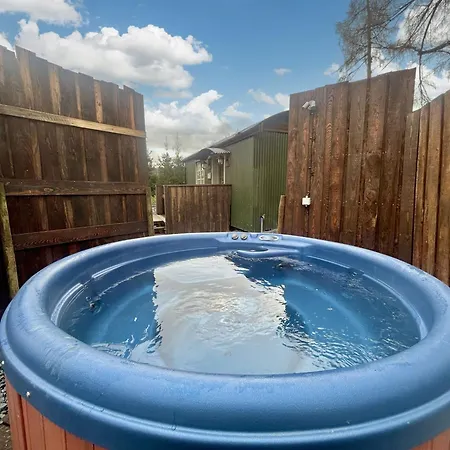 Feriehus Willow Lodge, District Shepherd Hut With Hot Tub *