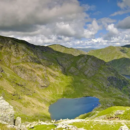 Willow Lodge, District Shepherd Hut With Hot Tub * Coniston