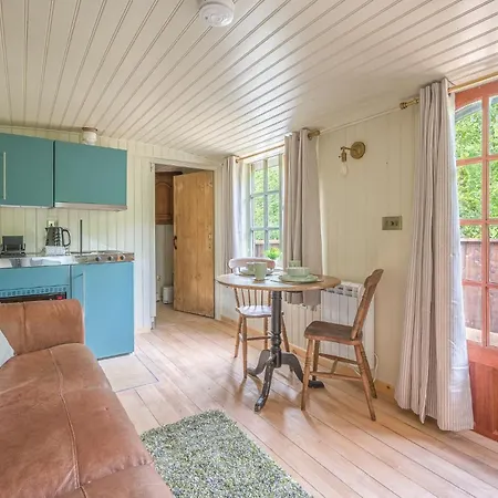 Willow Lodge, District Shepherd Hut With Hot Tub * Coniston
