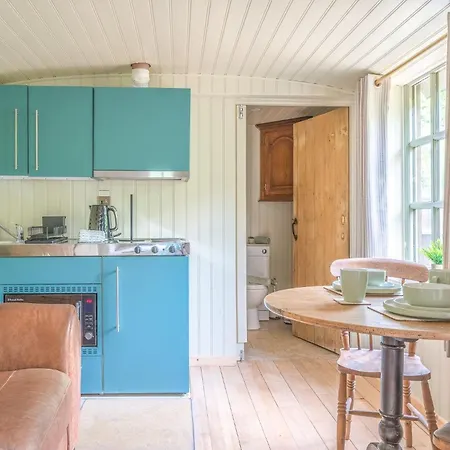 Willow Lodge, District Shepherd Hut With Hot Tub Feriehus