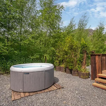 Feriehus Willow Lodge, District Shepherd Hut With Hot Tub *