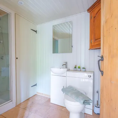 Feriehus Willow Lodge, District Shepherd Hut With Hot Tub Coniston