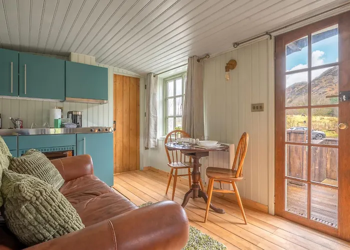 Willow Lodge, District Shepherd Hut With Hot Tub * Coniston