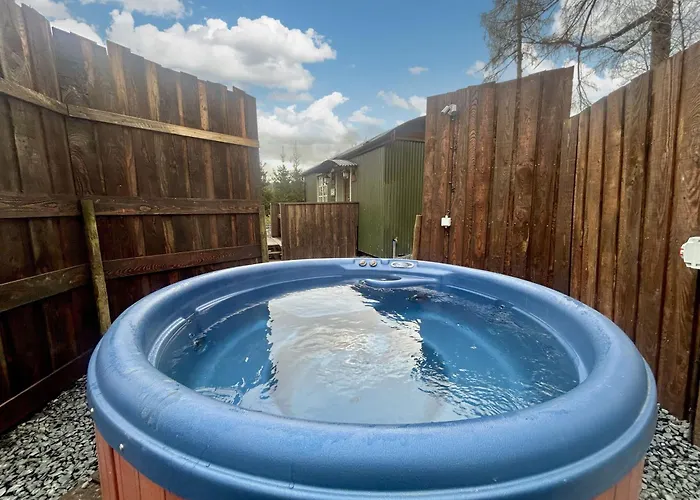 Holiday home Willow Lodge, District Shepherd Hut With Hot Tub *