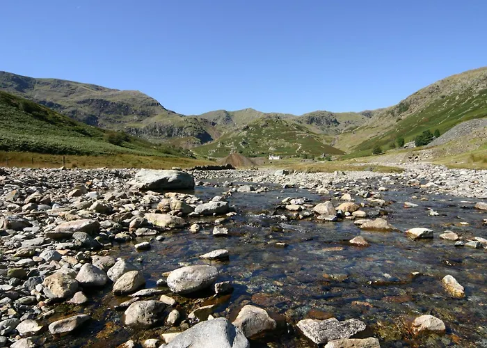 Holiday home Willow Lodge, District Shepherd Hut With Hot Tub *