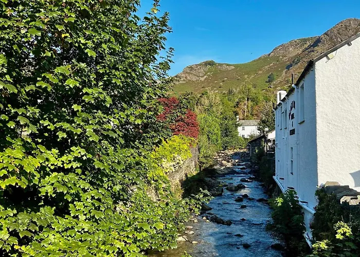 Holiday home Willow Lodge, District Shepherd Hut With Hot Tub *